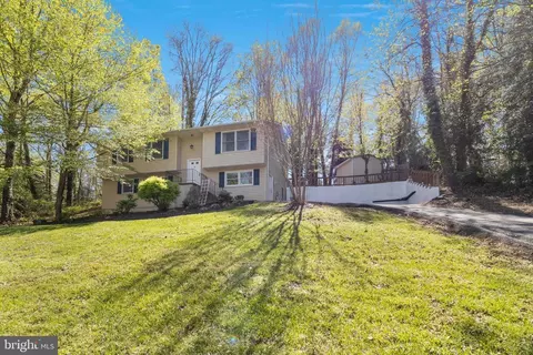 42273 Manor Dr, Mechanicsville, MD 20659