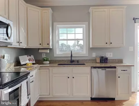 Kitchen - 16340 Piney Point Rd, Piney Point, MD 20674 photo 2 of 3