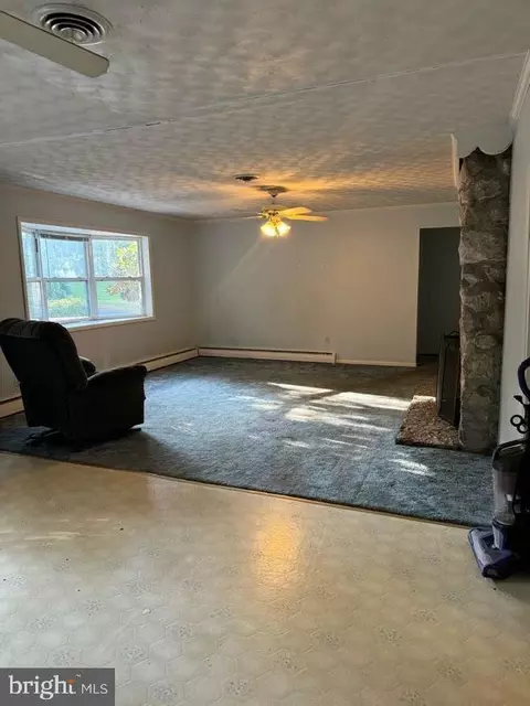 Living - 18006 Trossbach Rd, Dameron, MD 20628 photo 1 of 3