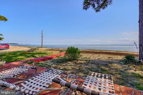 13985 Cornfield Harbor Dr, Scotland, MD 20687
