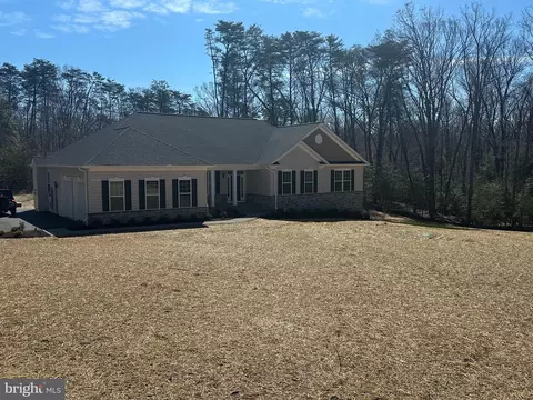 24214 Alice Springs Ln, Hollywood, MD 20636