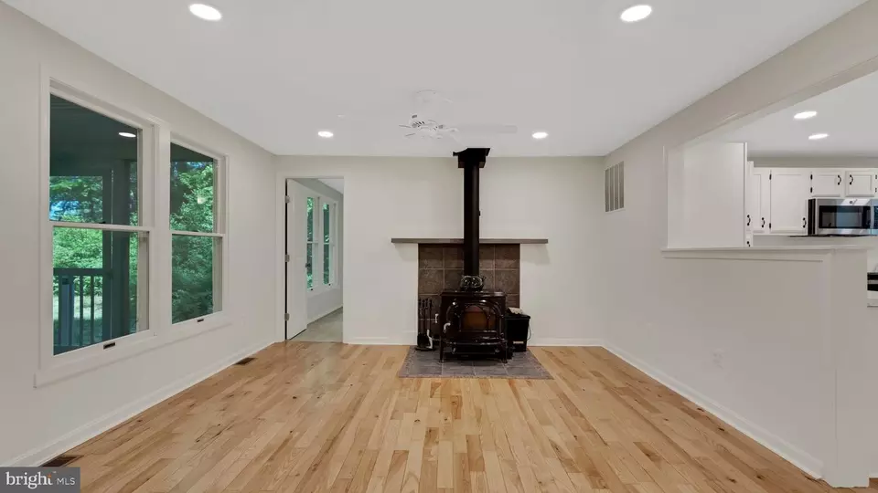 Living - 47052 Dixon Ct, Lexington Park, MD 20653 photo 2 of 2
