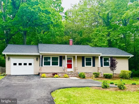 19505 Point Lookout Rd, Lexington Park, MD 20653