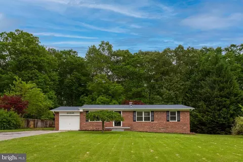 22548 Joan Dr, California, MD 20619