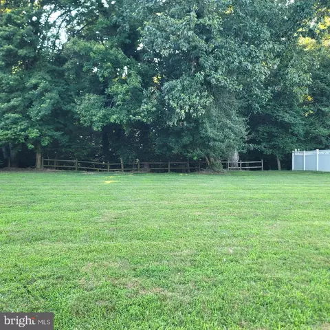10 Esperanza Dr, Lexington Park, MD 20653