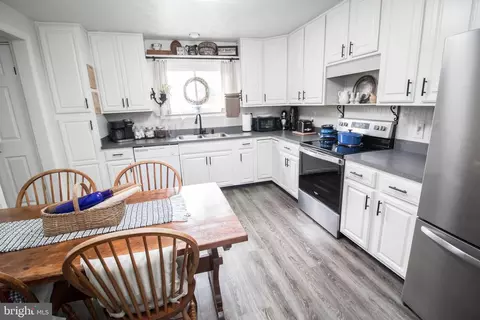 Kitchen - 17254 Larimer St, Piney Point, MD 20674 photo 2 of 5