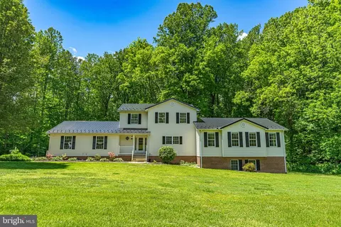 25877 Jones Wharf Rd, Hollywood, MD 20636