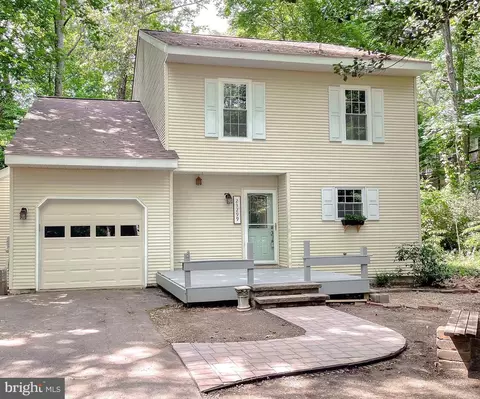 23299 White Elm Ct, California, MD 20619