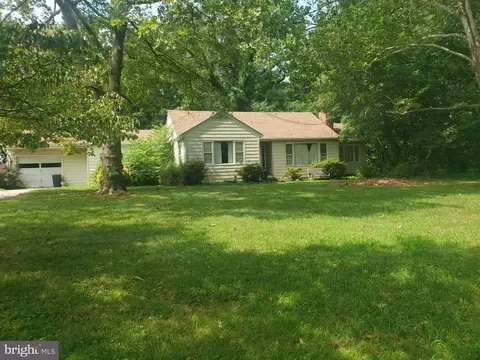 24333 Mervell Dean Rd, Hollywood, MD 20636