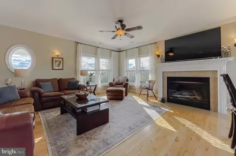Living - 16165 Piney Point Rd, Piney Point, MD 20674 photo 2 of 7