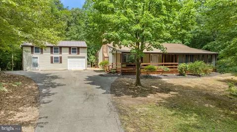 43560 Little Cliffs Rd, Hollywood, MD 20636