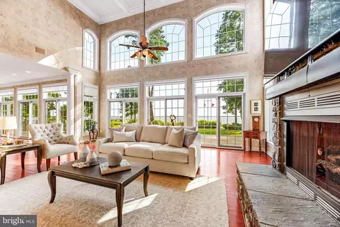 Living - 16105 Thomas Rd, Piney Point, MD 20674 photo 2 of 8