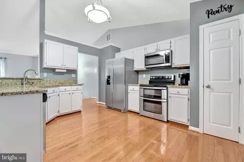 26465 N Sandgates Rd, Hollywood, MD 20636
