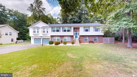 35696 Army Navy Dr, Mechanicsville, MD 20659