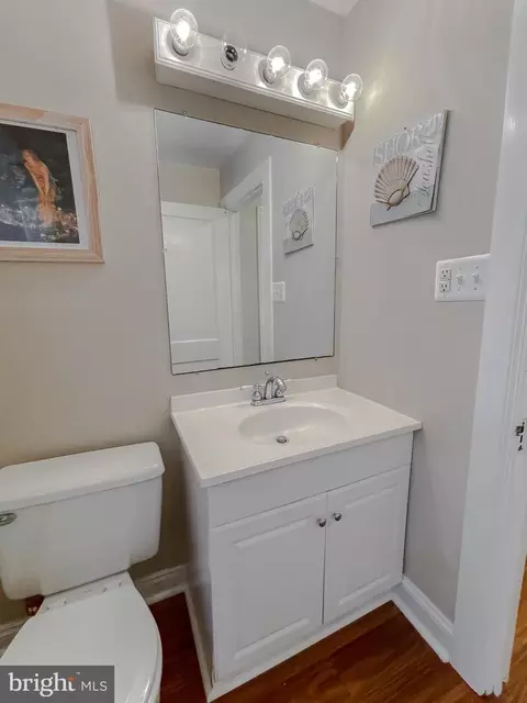 Bath - 16444 Piney Point Rd, Piney Point, MD 20674 photo 1 of 3