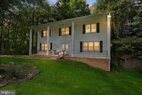37692 Beverly Dr, Mechanicsville, MD 20659