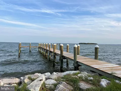 38335 Point Breeze Rd, Coltons Point, MD 20626