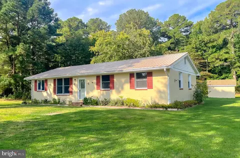 15211 Lake Dr, Scotland, MD 20687