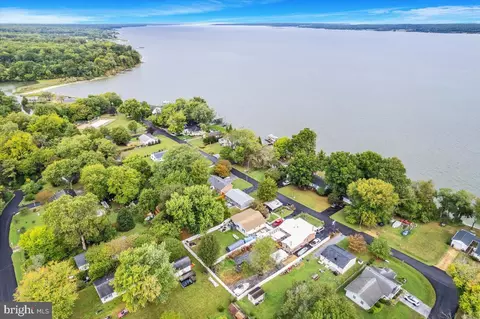 43215 Riverside Dr, Hollywood, MD 20636