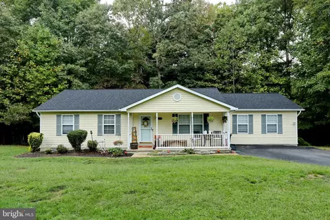 26837 Erin Dr, Mechanicsville, MD 20659