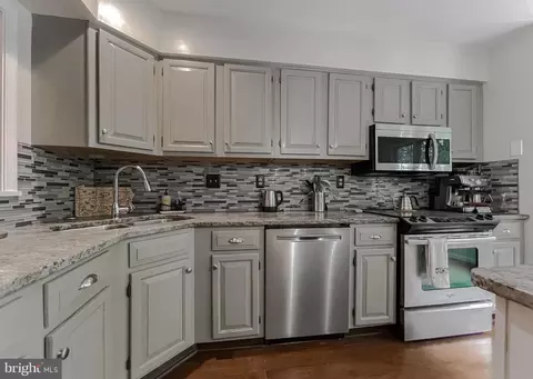 Kitchen - 40407 Breton View Dr, Leonardtown, MD 20650 photo 1 of 3