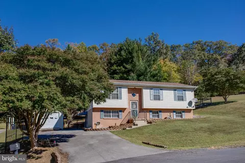 38418 Arlington Dr, Mechanicsville, MD 20659