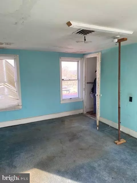 Bedroom - 16430 Ball Point Rd, Piney Point, MD 20674 photo 2 of 2
