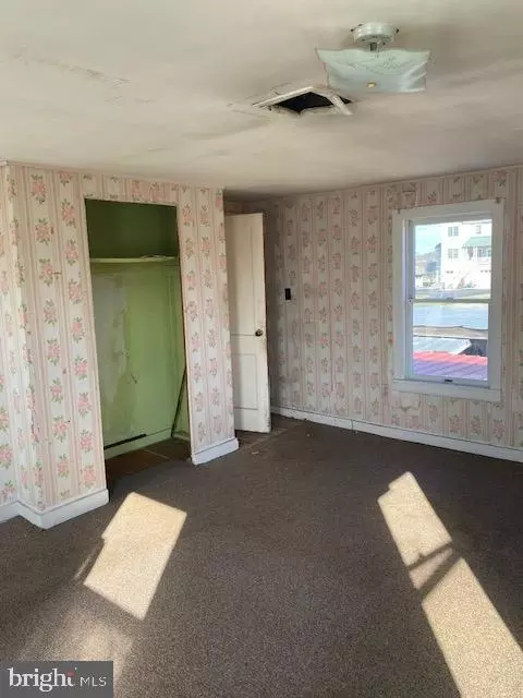 Bedroom - 16430 Ball Point Rd, Piney Point, MD 20674 photo 1 of 2