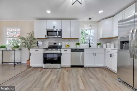 22580 Joan Dr, California, MD 20619