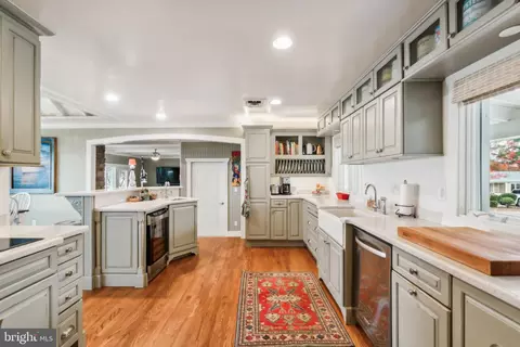 Kitchen - 38095 Beach Rd, Coltons Point, MD 20626 photo 3 of 4