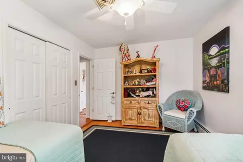 Bedroom - 38095 Beach Rd, Coltons Point, MD 20626 photo 4 of 6