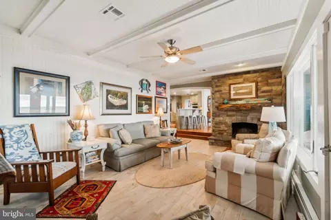Living - 38095 Beach Rd, Coltons Point, MD 20626 photo 5 of 5