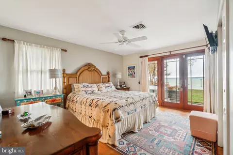 Bedroom - 38095 Beach Rd, Coltons Point, MD 20626 photo 5 of 6