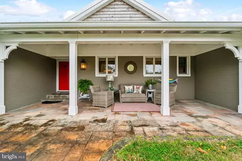 Exterior - 38095 Beach Rd, Coltons Point, MD 20626 photo 3 of 8