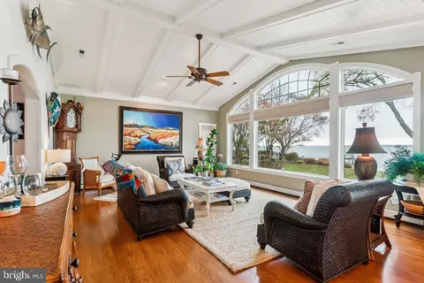 Living - 38095 Beach Rd, Coltons Point, MD 20626 photo 2 of 5