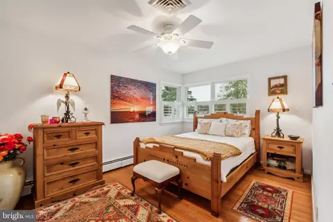 Bedroom - 38095 Beach Rd, Coltons Point, MD 20626 photo 1 of 6