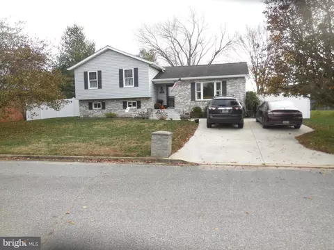 45681 Schooner Ct, Great Mills, MD 20634