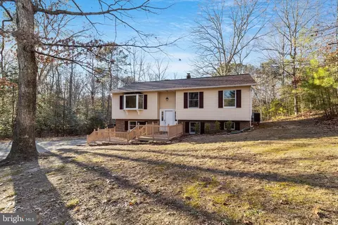 24455 Lefty Ln, Hollywood, MD 20636