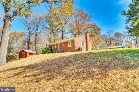 23183 Old Pine Ct, California, MD 20619