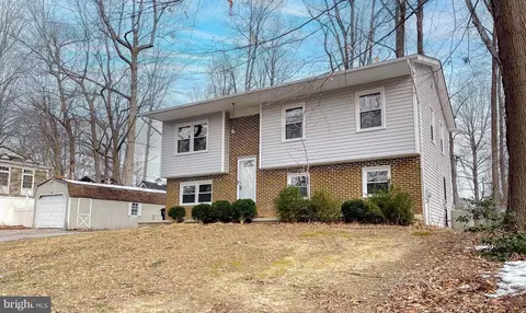 39592 Walnut Cir, Mechanicsville, MD 20659