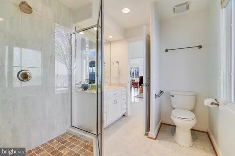 Bath - 20495 Waterloo Ln, Coltons Point, MD 20626 photo 6 of 10