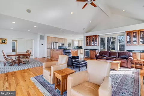 Living - 20495 Waterloo Ln, Coltons Point, MD 20626 photo 2 of 3