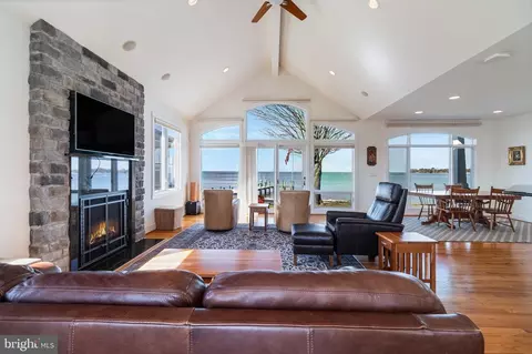 Living - 20495 Waterloo Ln, Coltons Point, MD 20626 photo 1 of 3