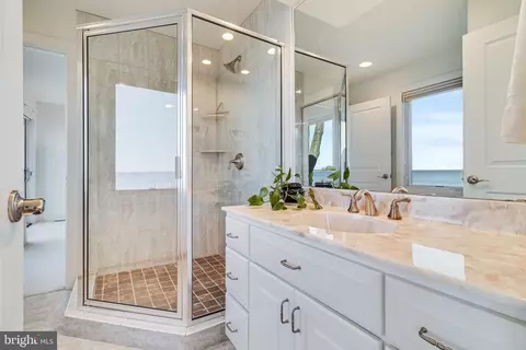 Bath - 20495 Waterloo Ln, Coltons Point, MD 20626 photo 7 of 10
