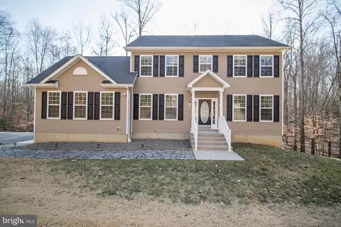 26652 Louise Ct, Mechanicsville, MD 20659