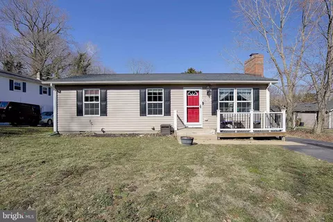 26305 Riverview Dr, Hollywood, MD 20636