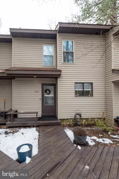 23372 Pin Oak Ct, California, MD 20619