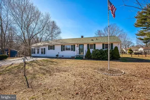 24415 Lakeland Dr, Hollywood, MD 20636