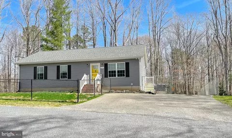 42156 Valley Dr, Mechanicsville, MD 20659
