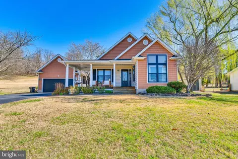 35676 Golf Course Dr, Mechanicsville, MD 20659